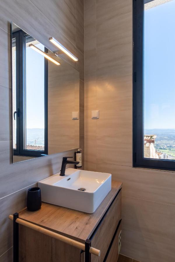 Apartamentos Do Mercado โกวิลา ภายนอก รูปภาพ